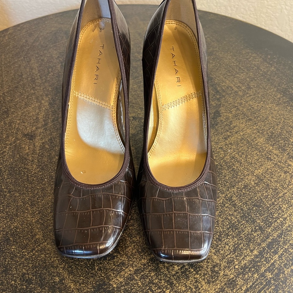Vintage Tahari Enya Faux Alligator Heels